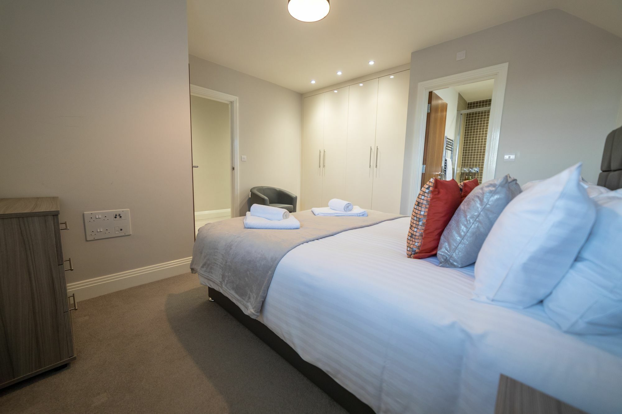 Helios Court Penthouse Serviced Apartment By Ferndale Maidenhead Exterior foto