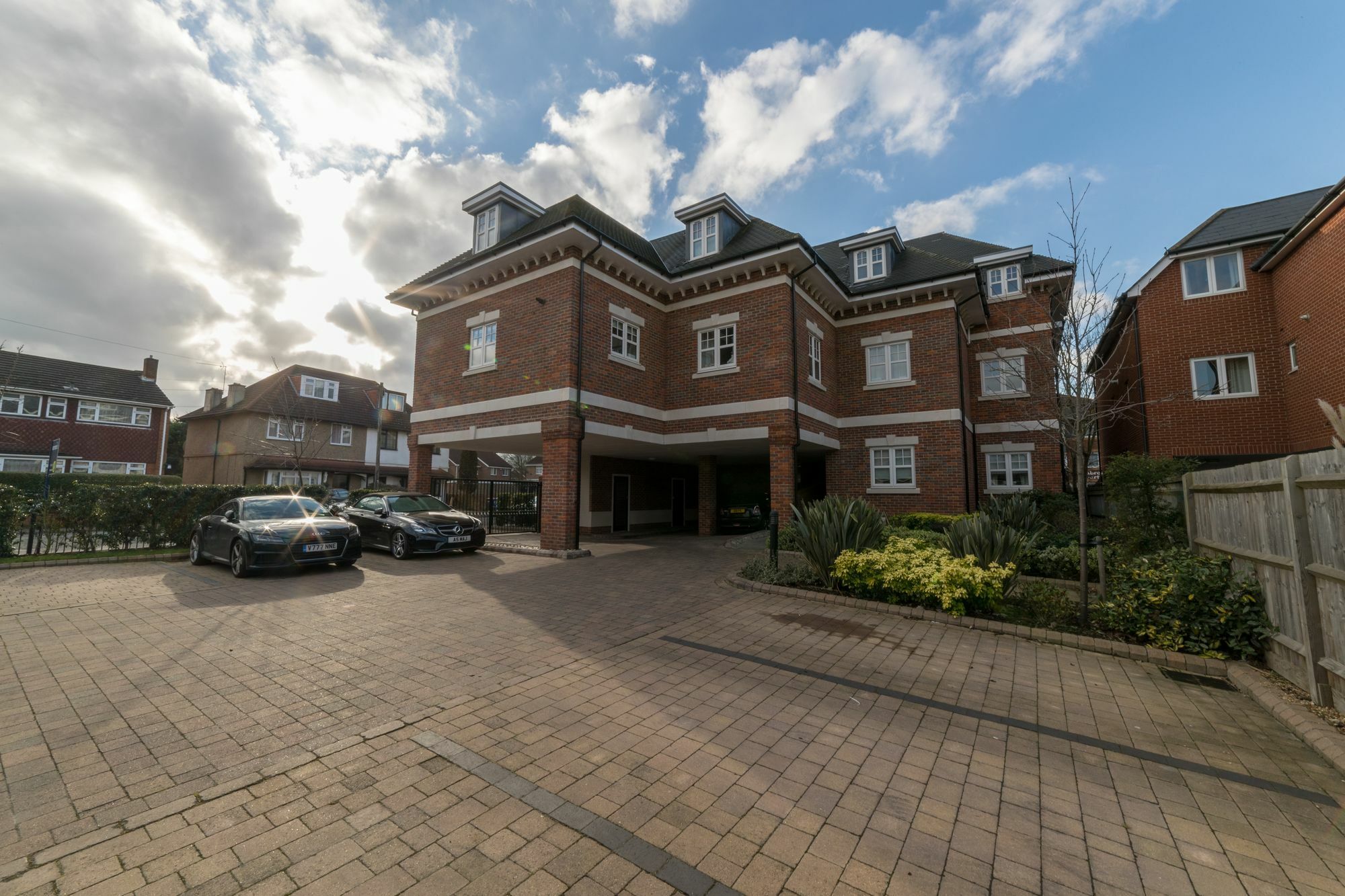 Helios Court Penthouse Serviced Apartment By Ferndale Maidenhead Exterior foto